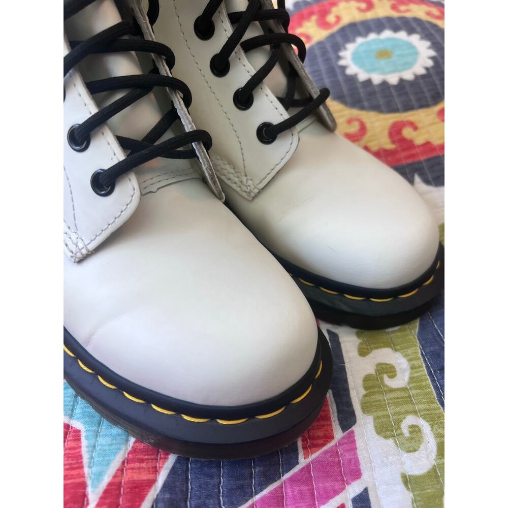 Dr. Martens 11821 1460 White & Black 8-Eye Boots Size: US 7 Ladies EU 38 - Picture 9 of 9